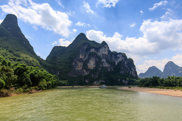 桂林阳朔漓江风光青山绿水