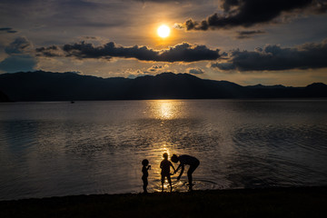 抚仙湖日落