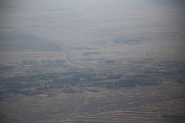 飞机俯视迪拜沙漠