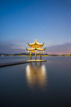 西湖集贤亭夜景