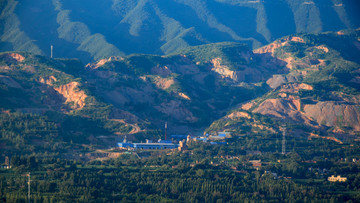 矿山开采破坏的山体