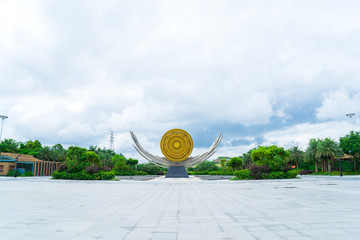 南宁东站铜鼓芦笙广场雕塑