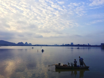 湖上的小船