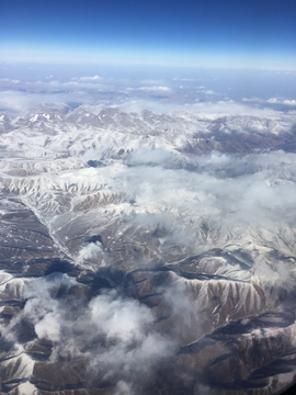 新疆雪山戈壁