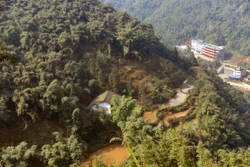 贵州大山深处农家和梯田