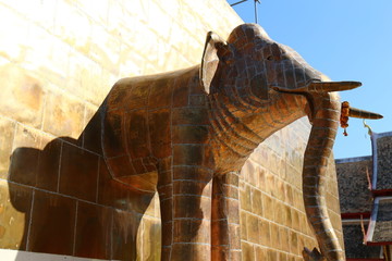 泰国寺庙大象雕塑