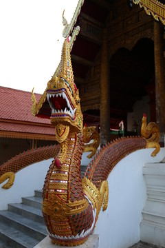 泰式古建筑雕像