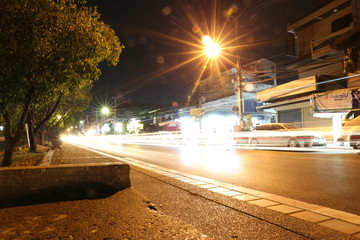 泰国街头夜景车轨