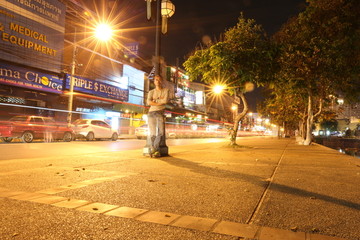 泰国街头夜景车轨