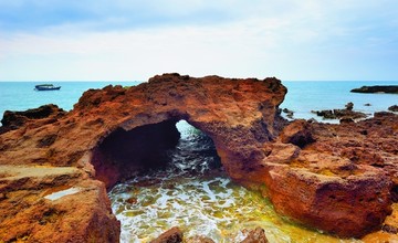 涠洲岛海蚀桥