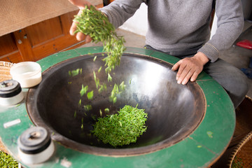 传统手工炒茶