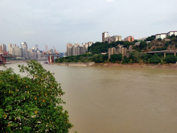 嘉陵江大桥江畔风景