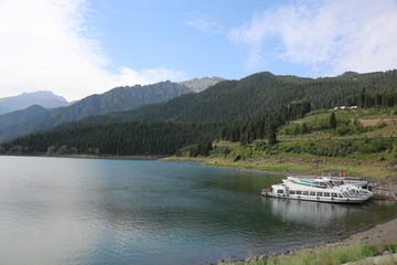 天山天池景