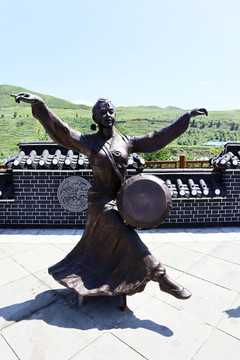 朝鲜族舞蹈雕像