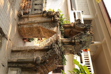 泰式古建筑雕刻大门