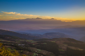 东川红土地日出