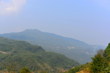 贵州大山里的村庄民房