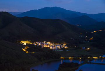 山坳里的村庄