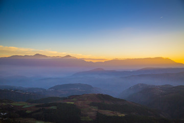 东川红土地日出