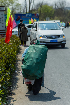 拾荒老人