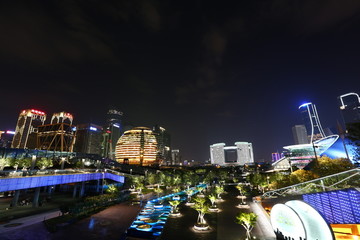 钱江新城夜景日月同辉