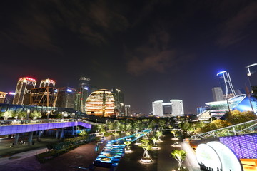 钱江新城夜景日月同辉