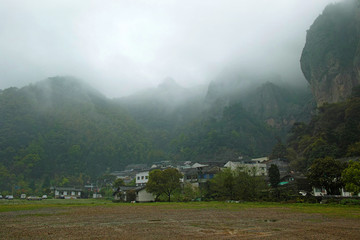 雨雾中的雁荡山