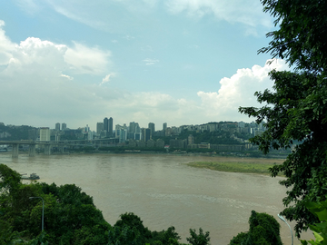 重庆长江大桥江畔风景