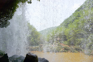 赤水四洞沟水帘洞瀑布丰水期水帘