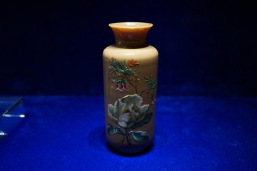 镀金玻璃画珐琅花卉纹瓶
