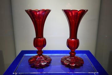 波西米亚红宝石色刻面玻璃瓶