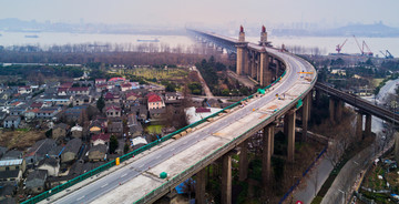 维修中的南京长江大桥