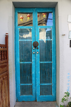 蓝色中式大门