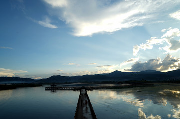 湖水栈道