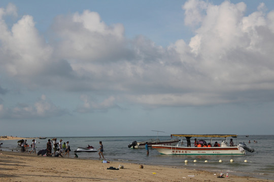 沙滩大海船