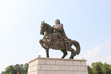 成吉思汗骑马像