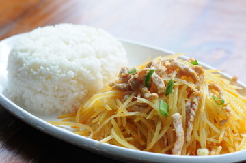 土豆肉丝套饭