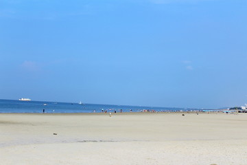 海岸沙滩游客