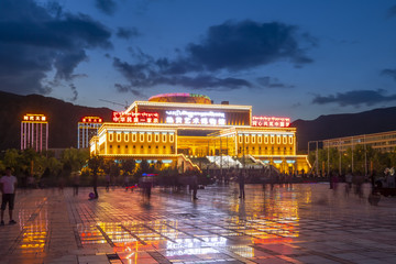 热贡艺术博物馆夜景