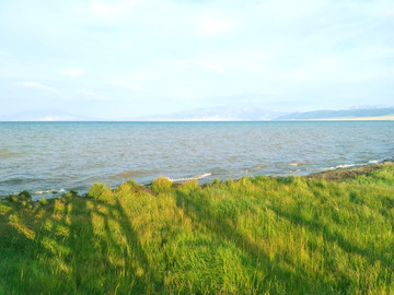 新疆赛里木湖环湖草原风光