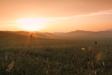 乌兰兰布统草原落日暮色美景