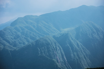 悬崖峭壁