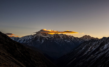 贡嘎山