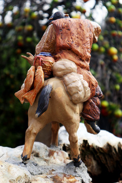 骑驴人雕像