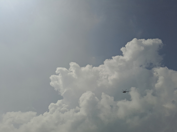 蓝天白云直升机