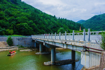 本溪关山湖湖上石桥