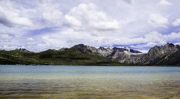 西藏海子山姊妹湖