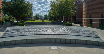 市政广场浮雕