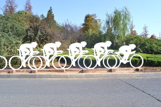 骑单车雕塑
