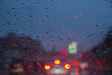 夜雨中高速